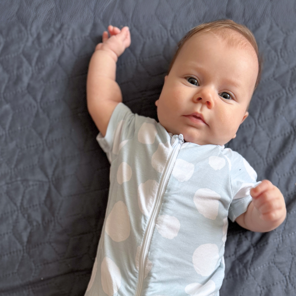 Ice Grey Dinós Bambusz Cipzáras Nyári Baba Kezeslábas - LiaaBebe